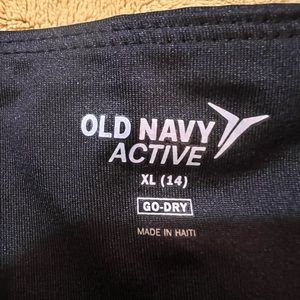 Girls size 14(xl) old navy cropped leggings.